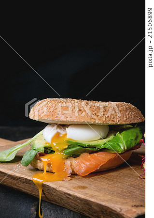 Bagel with salmon and egg Bagel with salmon and egg 21506899
