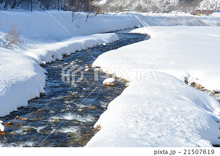 雪山の川の写真素材