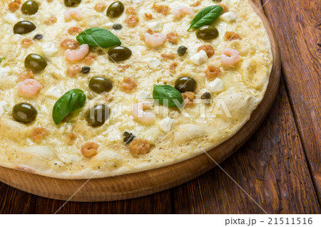 Delicious seafood pizza with olives 21511516