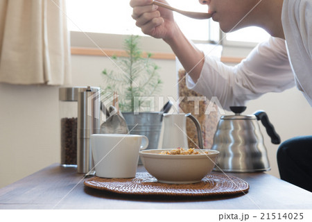 シリアルで朝食 21514025