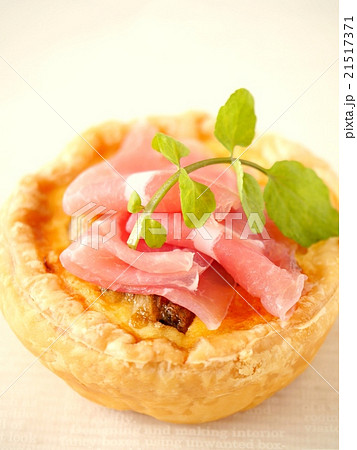 生ハムのキッシュ (ハイアングルアップ) 生ハムのキッシュ (ハイアングルアップ) 21517371