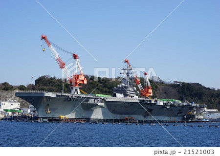 3月横須賀 軍港めぐり13原子力空母ロナルド レーガンの写真素材