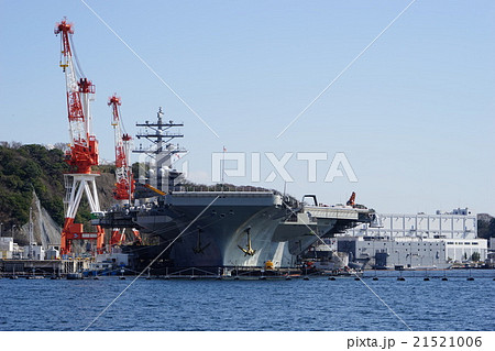 3月横須賀 軍港めぐり16原子力空母ロナルド レーガンの写真素材