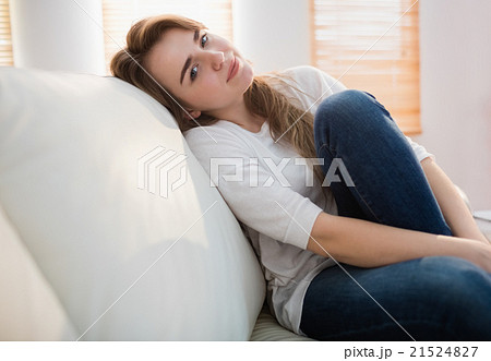 Smiling woman posing on the couch 21524827