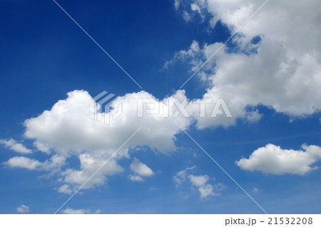 Blue sky with many clouds. 21532208