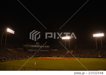 野球のナイトゲーム（神宮球場／東京都新宿区霞ヶ丘町） 21532548