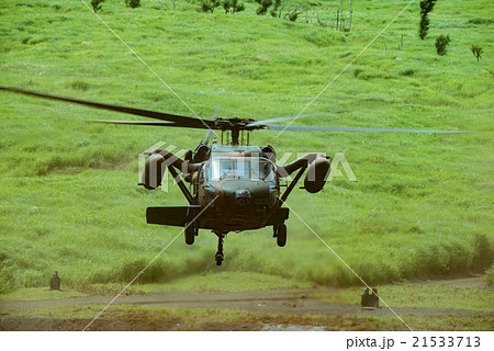 陸上自衛隊 多用途ヘリコプター UH-60JA着陸 21533713