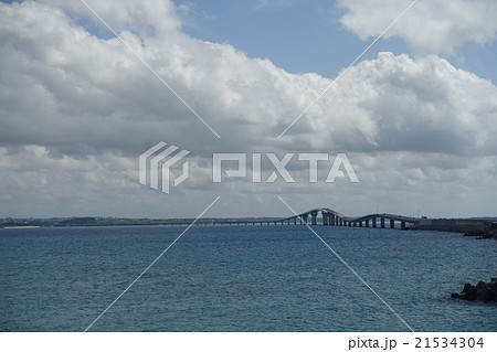 伊良部大橋北詰めから見た宮古島方面の風景 伊良部大橋北詰めから見た宮古島方面の風景 21534304