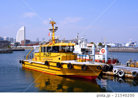 横浜港のパイロット船 21540200
