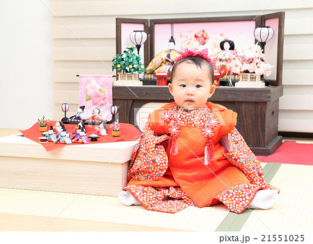 ひな人形と女の子 21551025