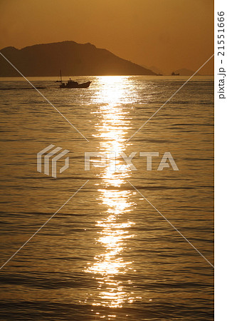 小豆島から見る瀬戸内海の夕景 小豆島から見る瀬戸内海の夕景 21551666