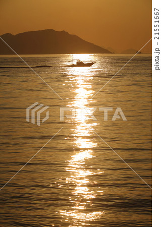 小豆島から見る瀬戸内海の夕景 小豆島から見る瀬戸内海の夕景 21551667