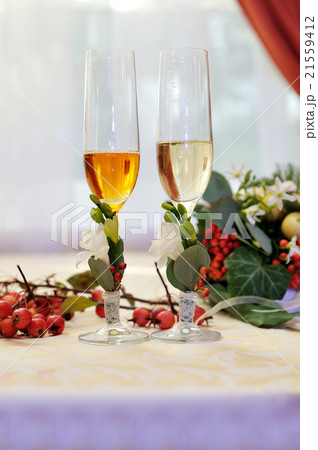 Two glasses of champagne on wedding table 21559412