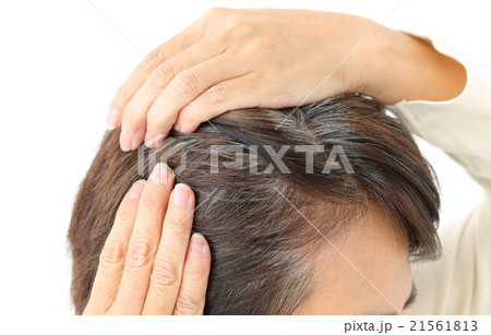 ミドル女性　白髪 21561813