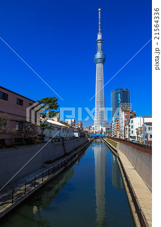 東京スカイツリー 逆さスカイツリーの写真素材