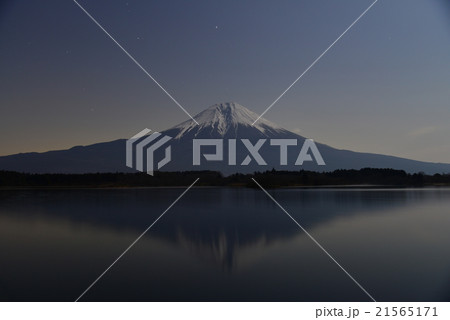 深夜の田貫湖畔からの富士山 深夜の田貫湖畔からの富士山 21565171