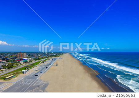 どこまでも伸びるきれいな海岸線を空撮 どこまでも伸びるきれいな海岸線を空撮 21565663