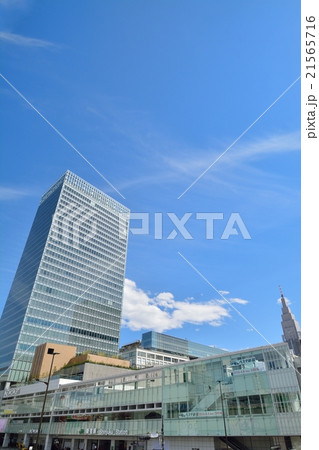 新宿駅新南口の風景 21565716