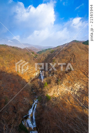 Waterfull in Autumn under Blue Sky Waterfull in Autumn under Blue Sky 21565944