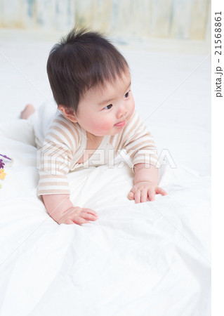 ご機嫌な赤ちゃんの写真素材 ご機嫌な赤ちゃんの写真素材