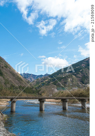 清流穴吹川と潜水橋(徳島県美馬市) 清流穴吹川と潜水橋(徳島県美馬市) 21569099