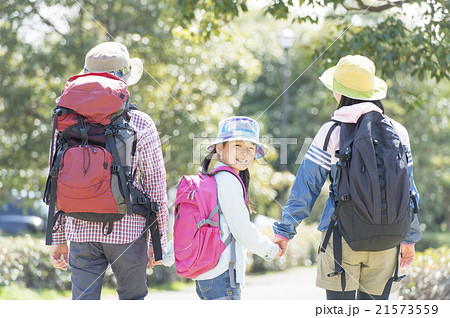 家族でハイキング 21573559