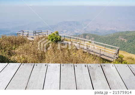 Viewpoint on Mountains Viewpoint on Mountains 21575914