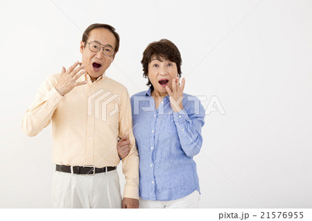 2人でビックリするシニア夫婦 21576955