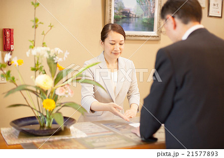 温泉旅館のフロント 21577893