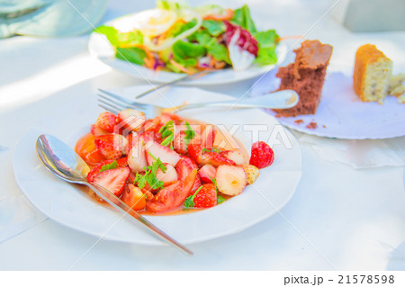 Spicy salad with strawberry , tomato and coriander 21578598