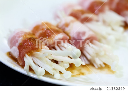 Raw bacon wrapped with needle mushroom Raw bacon wrapped with needle mushroom 21580849