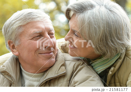 Happy senior couple  21581177