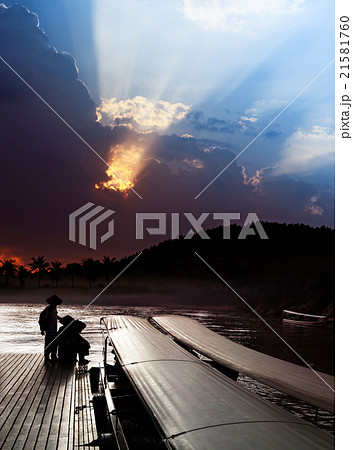 Clouds over river 21581760