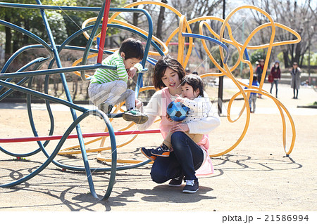 保母さんと子供達 21586994