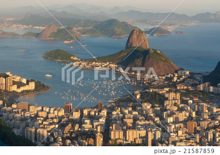 Rio de Janeiro Skyline with Sugarloaf Mountain 21587859