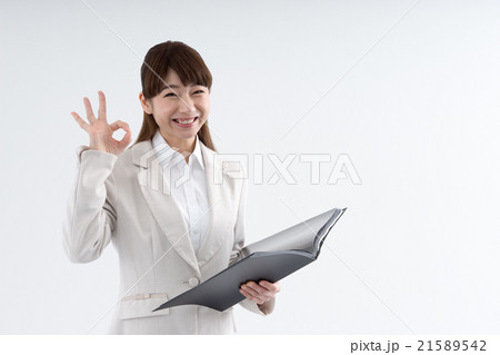 OKサインを出す女性 OKサインを出す女性 21589542