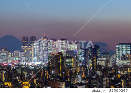 文京区から新宿方面を望む　夕景空撮 21590047