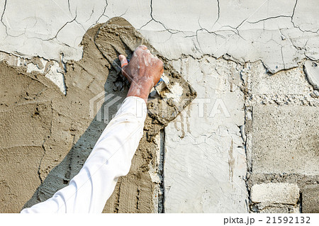 plasterer concrete worker at wall  21592132