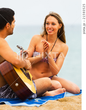 Couple on the beach with guitar 21593525