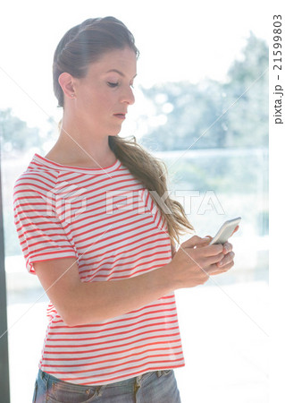 angry woman reading her phone 21599803
