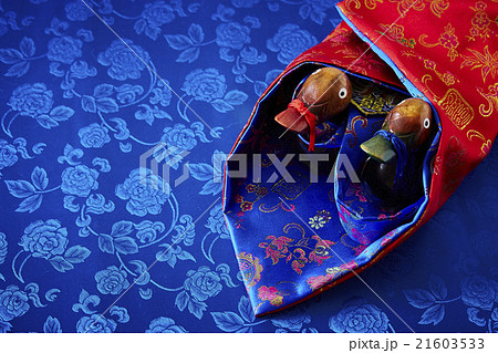 韓国の木彫りの置物 21603533