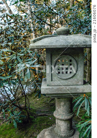 日本庭園の石灯籠 日本庭園の石灯籠 21606076
