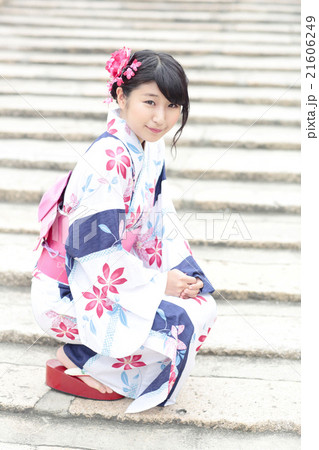 若い女性　浴衣 21606249