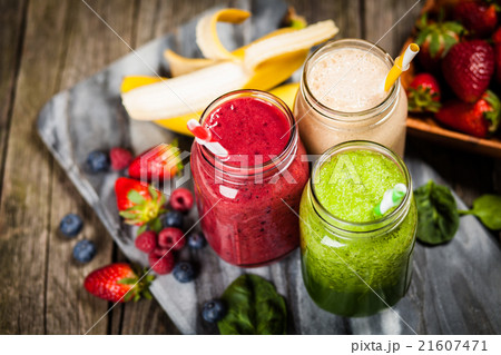 Milkshakes and smoothies 21607471