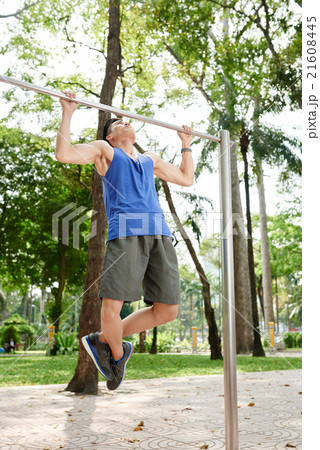 Training in the park 21608445