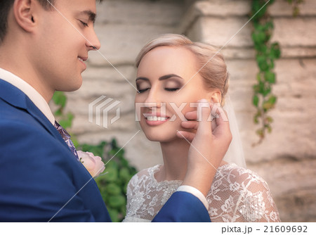 Newlyweds on the nature of the country 21609692