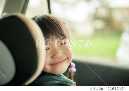 笑顔の子供 21612194