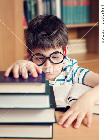 seven years old child reading a book 21613634