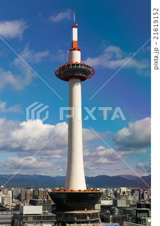 京都市下京区JR京都駅前の京都タワーを撮影したもの 21619152