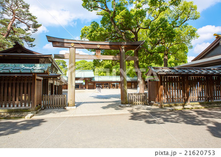 Entrance to Imperial Meiji Shrine in Shibuya 21620753